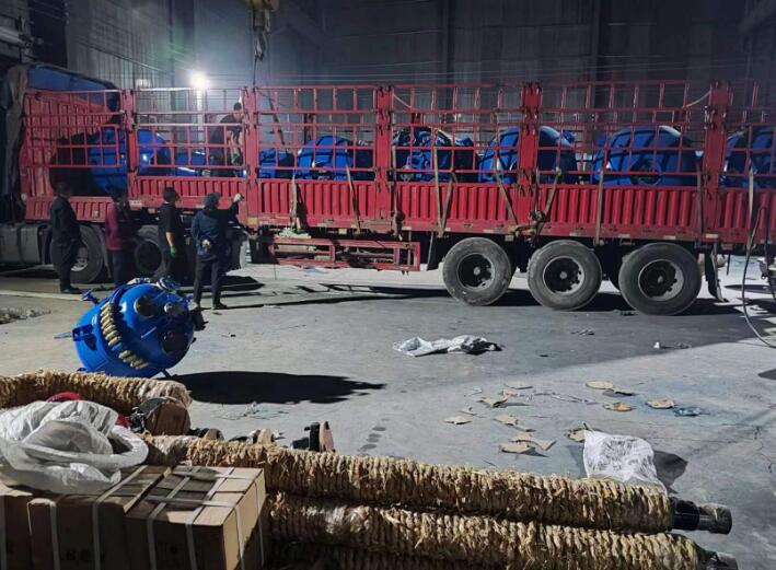 湖南某公司連（lián）夜（yè）發貨搪瓷反應釜